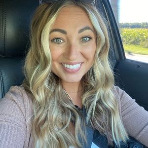 Meet your Posher, Stephanie